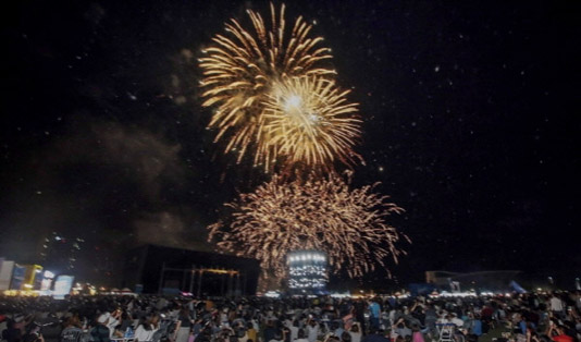 피날레 불꽃놀이의 맥주축제 현장